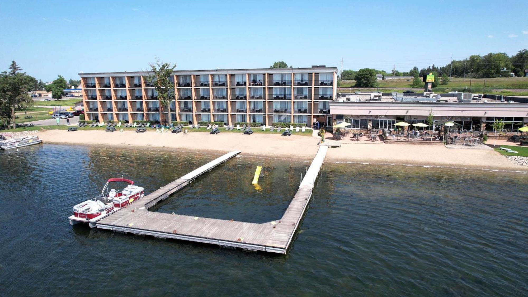 Holiday Inn Detroit Lakes By Ihg Eksteriør billede